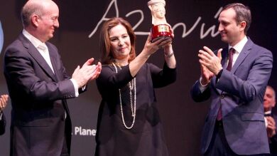 Reyes Calderón gana el Premio Azorín con su novela 'Dispara a la luna'