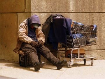 Imagen de archivo de una persona sin hogar