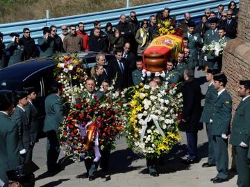 Fernández Díaz impone la Cruz de la Orden del Mérito de la Guardia Civil al agente fallecido