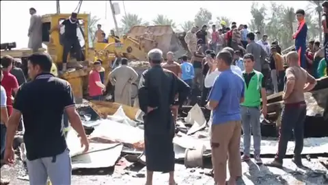 Al menos 50 muertos en un atentado suicida al sur de Bagdad Al menos 50 muertos en un atentado suicida al sur de Bagdad