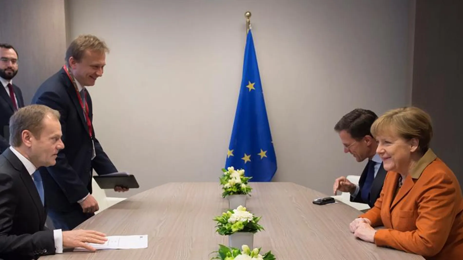 Merkel durante la reunión especial con Turquía Merkel durante la reunión especial con Turquía