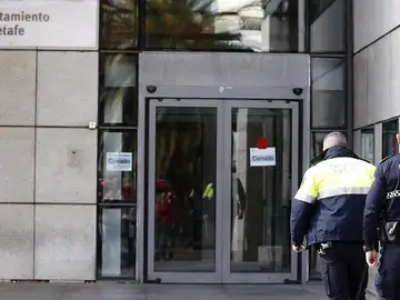 Agentes de la Policía Nacional registran dependencias del Ayuntamiento de Getafe Agentes de la Policía Nacional registran dependencias del Ayuntamiento de Getafe