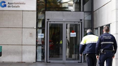 Agentes de la Polic&iacute;a Nacional registran dependencias del Ayuntamiento de Getafe