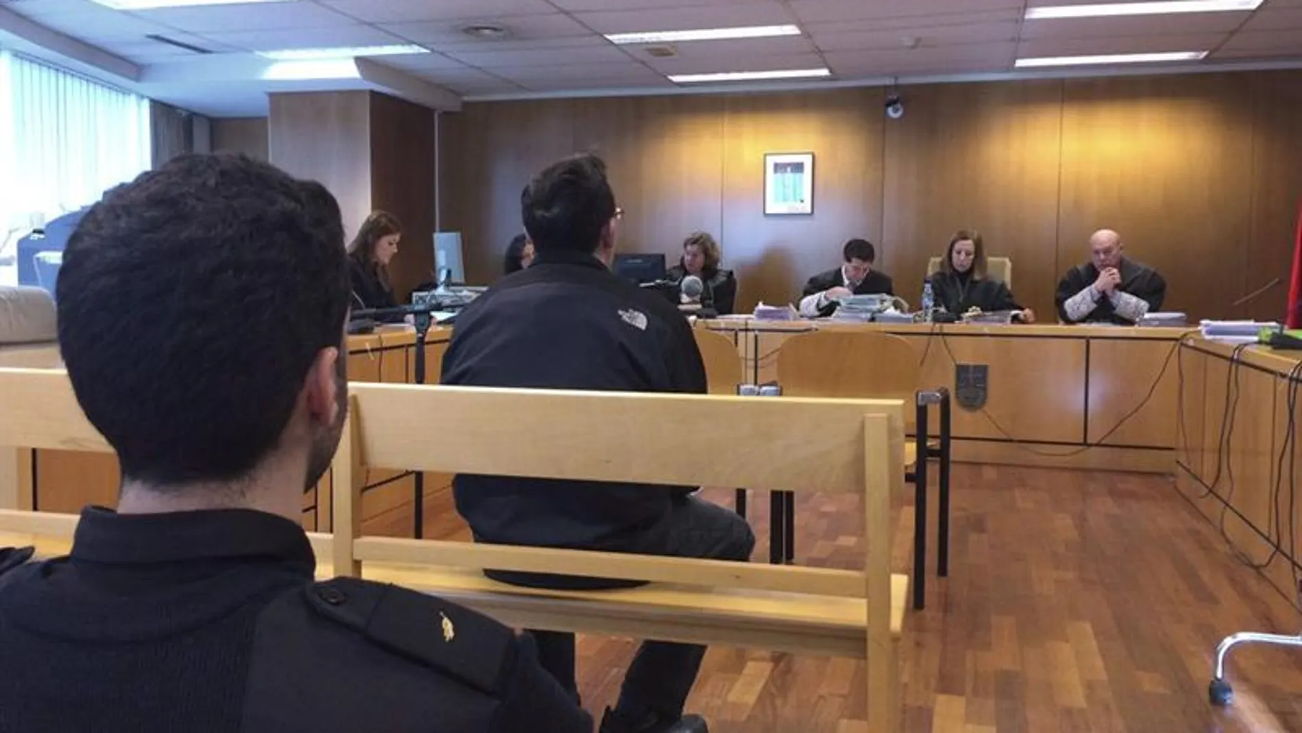 Imagen del monitor condenado por pederastia durante el juicio Imagen del monitor condenado por pederastia durante el juicio