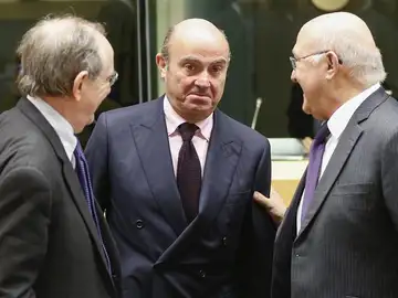Luis de Guindos durante una reunión en Bruselas Luis de Guindos durante una reunión en Bruselas