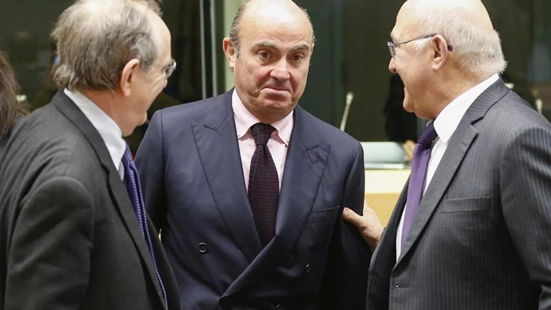 Luis de Guindos durante una reunión en Bruselas Luis de Guindos durante una reunión en Bruselas