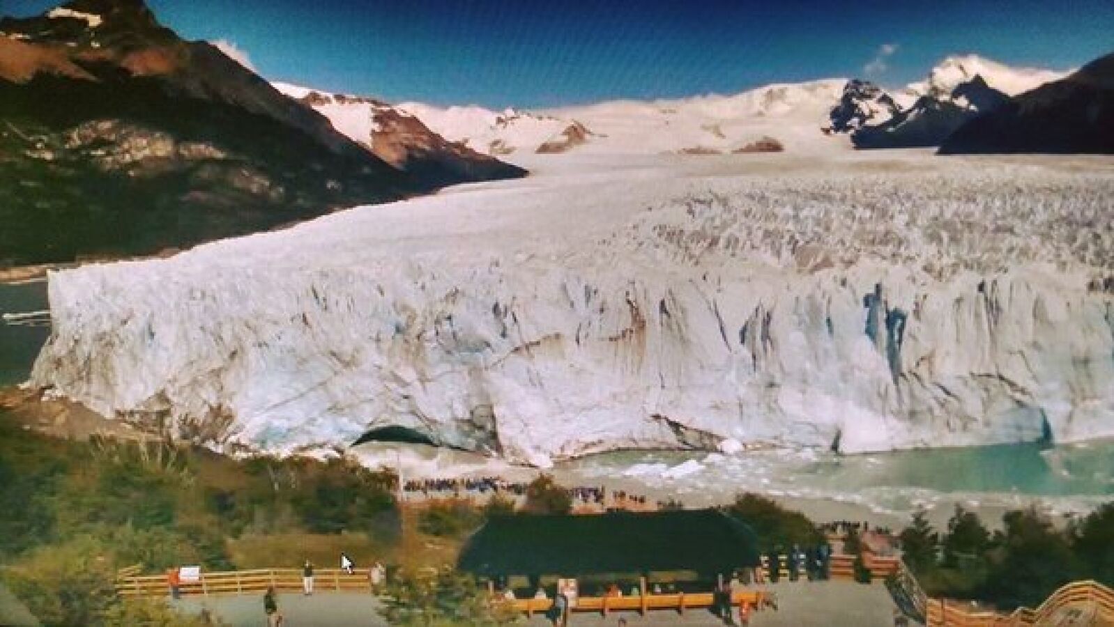 Gran expectación ante el espectáculo natural de la ruptura del glaciar Perito Moreno