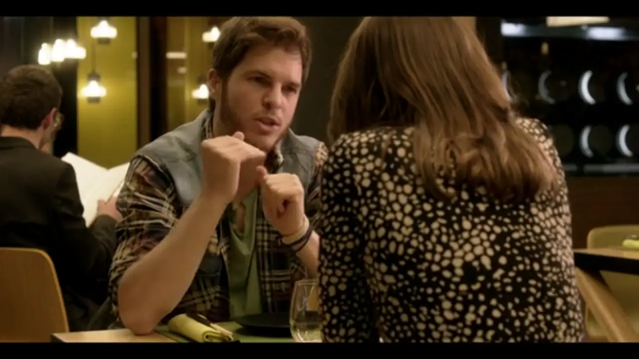 Ona intenta dar celos a Alex
