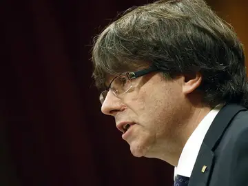 Carles Puigdemont, durante su intervención en el Parlament Carles Puigdemont, durante su intervención en el Parlament