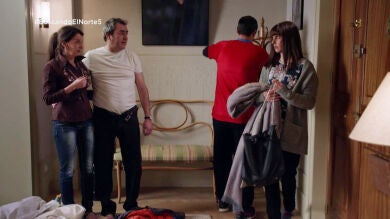 Flor le deja su casa a Chus y a Flor