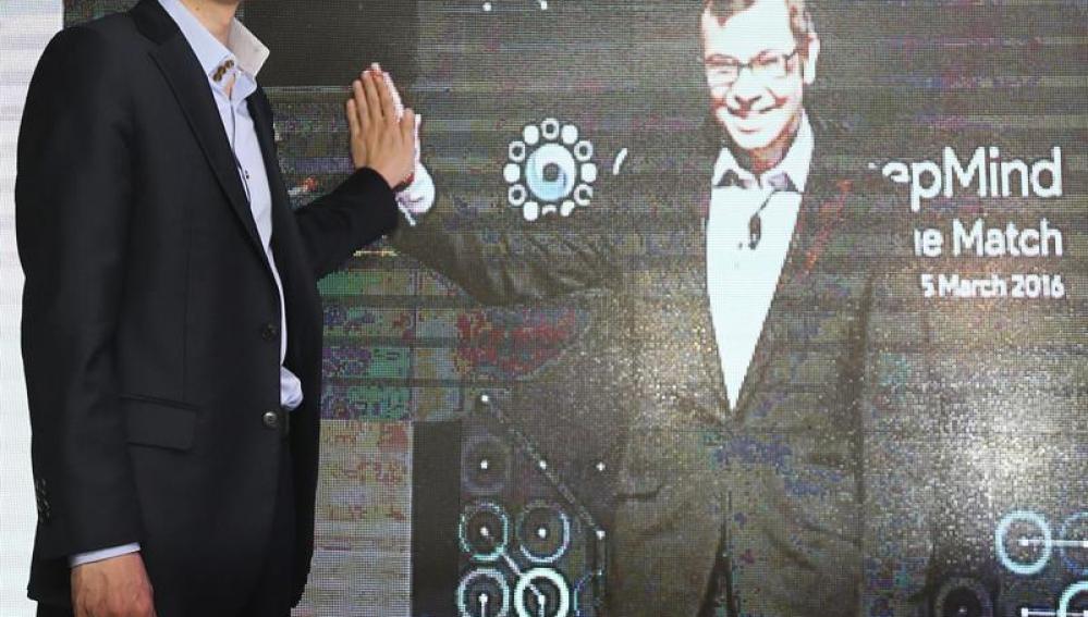 El campeón de Go profesional en una videoconferencia con el CEO de Google