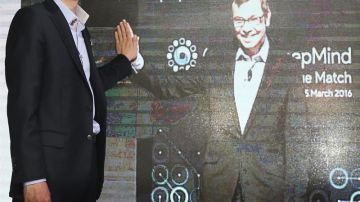 El campeón de Go profesional en una videoconferencia con el CEO de Google