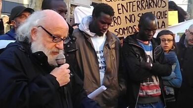 Decenas de manteros se manifiestan en Barcelona al sentirse 