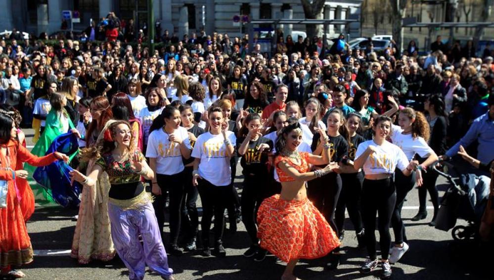 Cientos de madrileños se han sumado a la coreografía