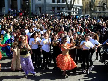 Cientos de madrileños se han sumado a la coreografía Cientos de madrileños se han sumado a la coreografía