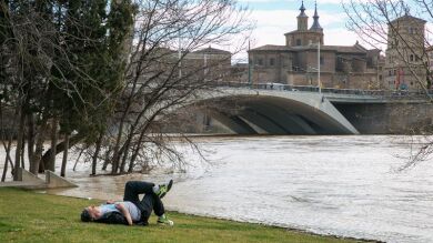 La crecida del Ebro llega a Zaragoza y alcanza los 4 metros de altura