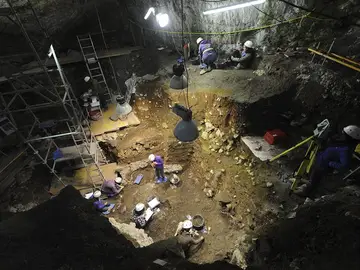 Investigadores en Atapuerca Investigadores en Atapuerca