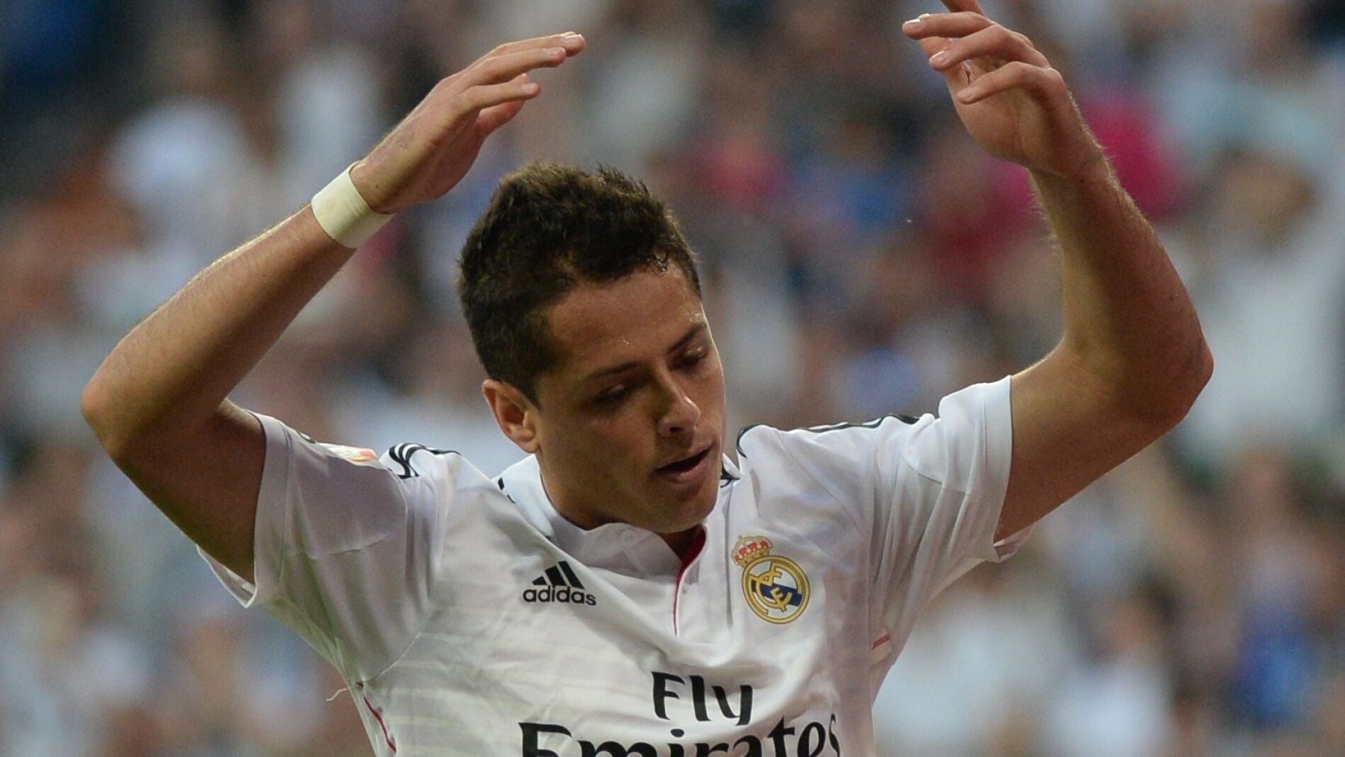 Chicharito con la camiseta del Real Madrid