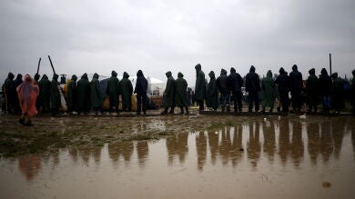 Liberan a todos los periodistas y voluntarios detenidos en Macedonia