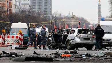 La Policía descarta más explosivos en Berlín tras estallido de un artefacto en un vehículo