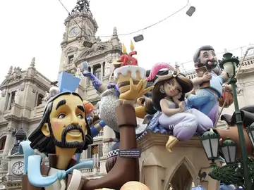 La plantà de las fallas infantiles enciende la mecha para el inicio de Fallas La plantà de las fallas infantiles enciende la mecha para el inicio de Fallas