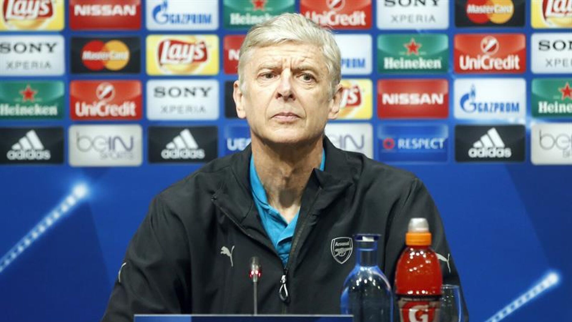 Ars&egrave;ne Wenger en rueda de prensa