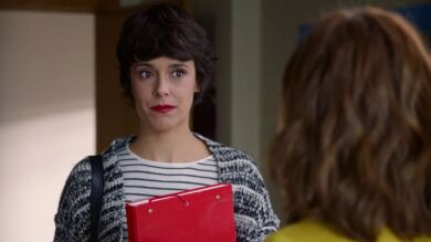 Carol intenta de nuevo un acercamiento a Adela 