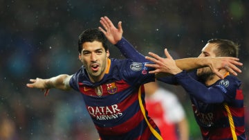 Suárez celebra su gol ante el Arsenal