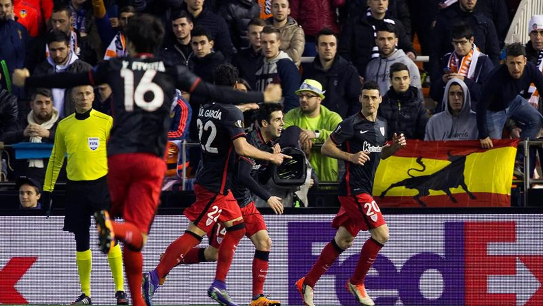 Los jugadores del Athletic celebran el gol en Mestalla Los jugadores del Athletic celebran el gol en Mestalla