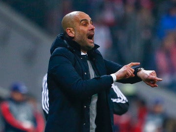 Guardiola durante el partido del Bayern en el Allianz