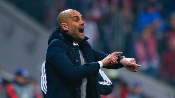 Guardiola durante el partido del Bayern en el Allianz