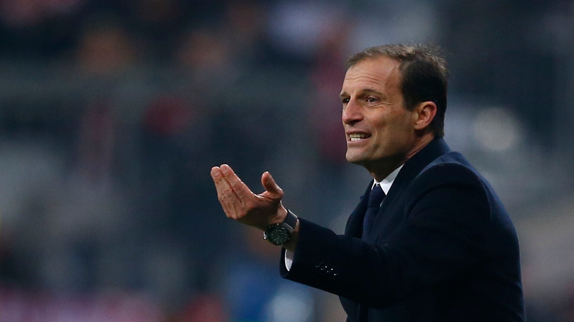 Allegri durante el partido de la Juventus en el Allianz Arena