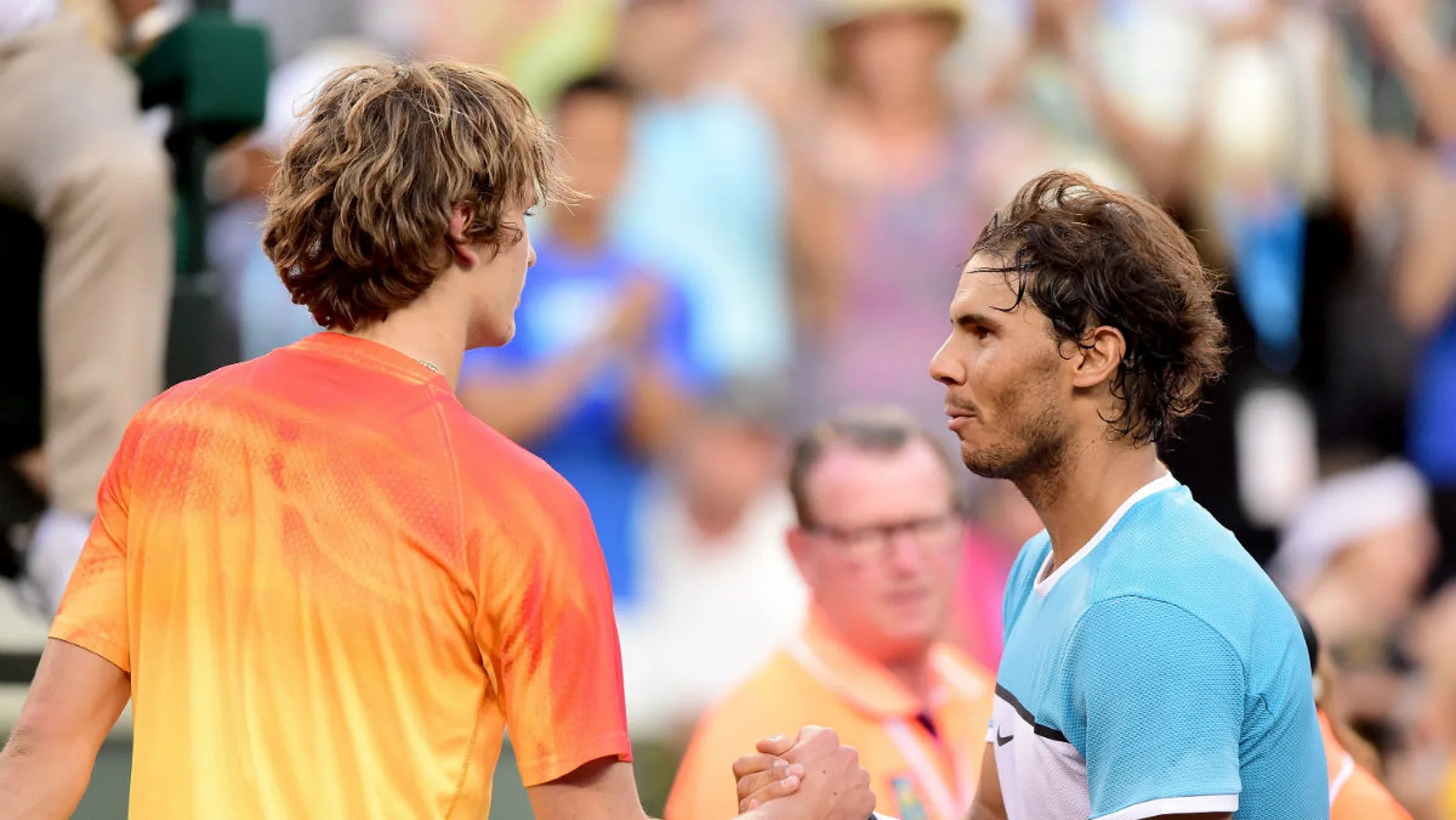 Nadal saluda a Zverev tras el partido Nadal saluda a Zverev tras el partido