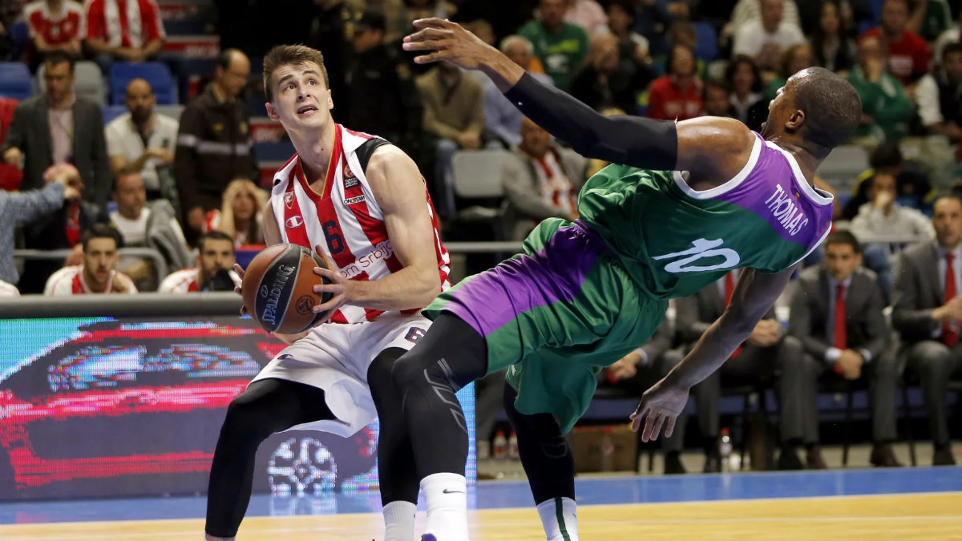 El Unicaja cae ante el Estrella Roja El Unicaja cae ante el Estrella Roja