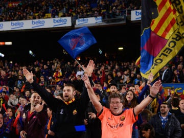 Aficionados del Barcelona en el Camp Nou