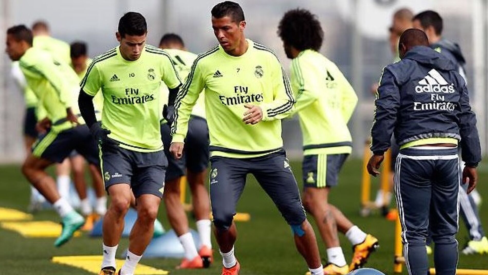 Cristiano Ronaldo se ejercita en Valdebebas junto a sus compa&ntilde;eros
