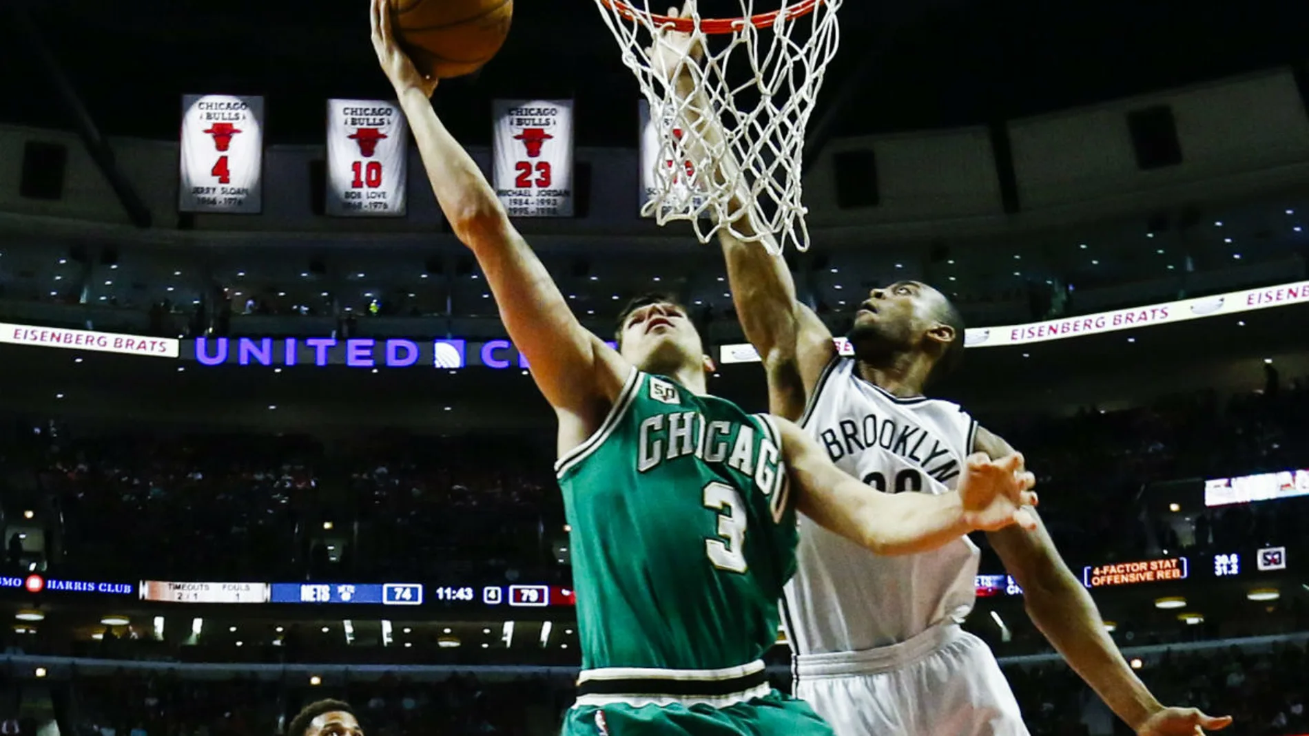 Doug McDermott anota ante los Nets Doug McDermott anota ante los Nets