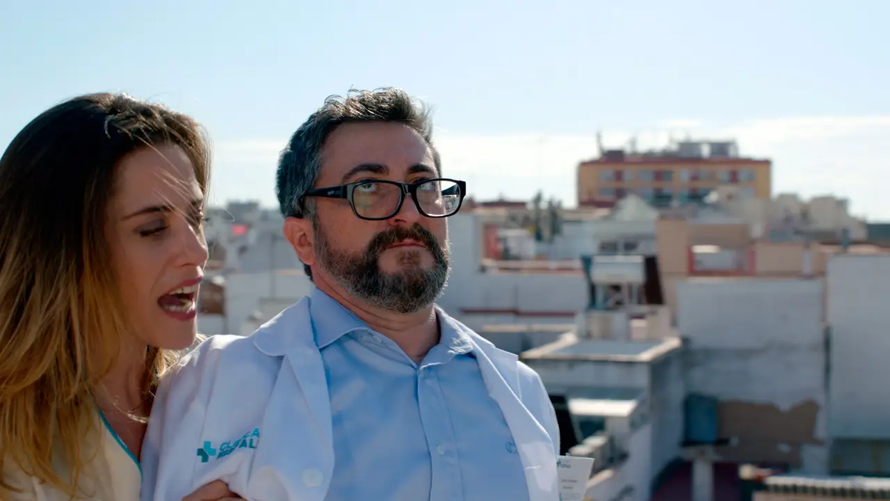Carmen y Koldo dan clases de Aurresku en la azotea