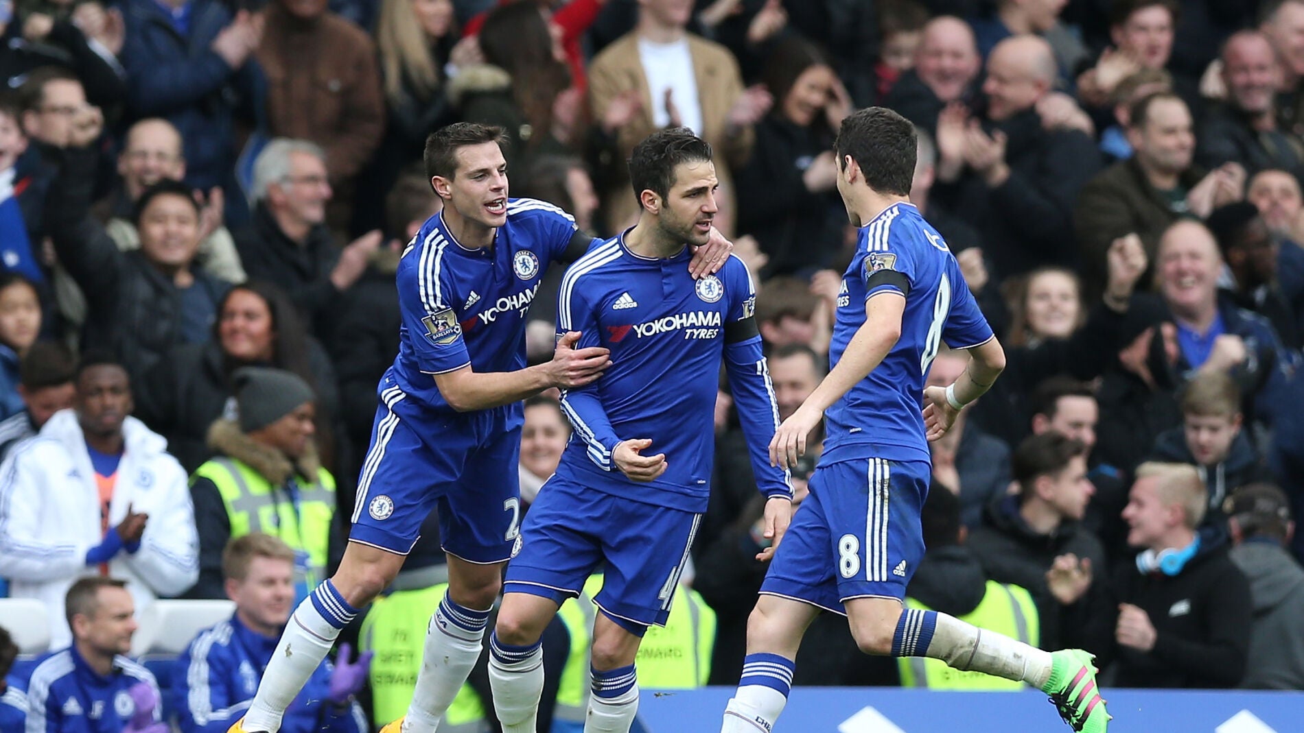 Cesc F&aacute;bregas celebra un tanto con el Chelsea 