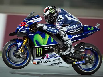 Jorge Lorenzo encima de su Yamaha. Jorge Lorenzo encima de su Yamaha.