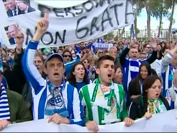 La afición del Recre apoyando a su equipo. La afición del Recre apoyando a su equipo.