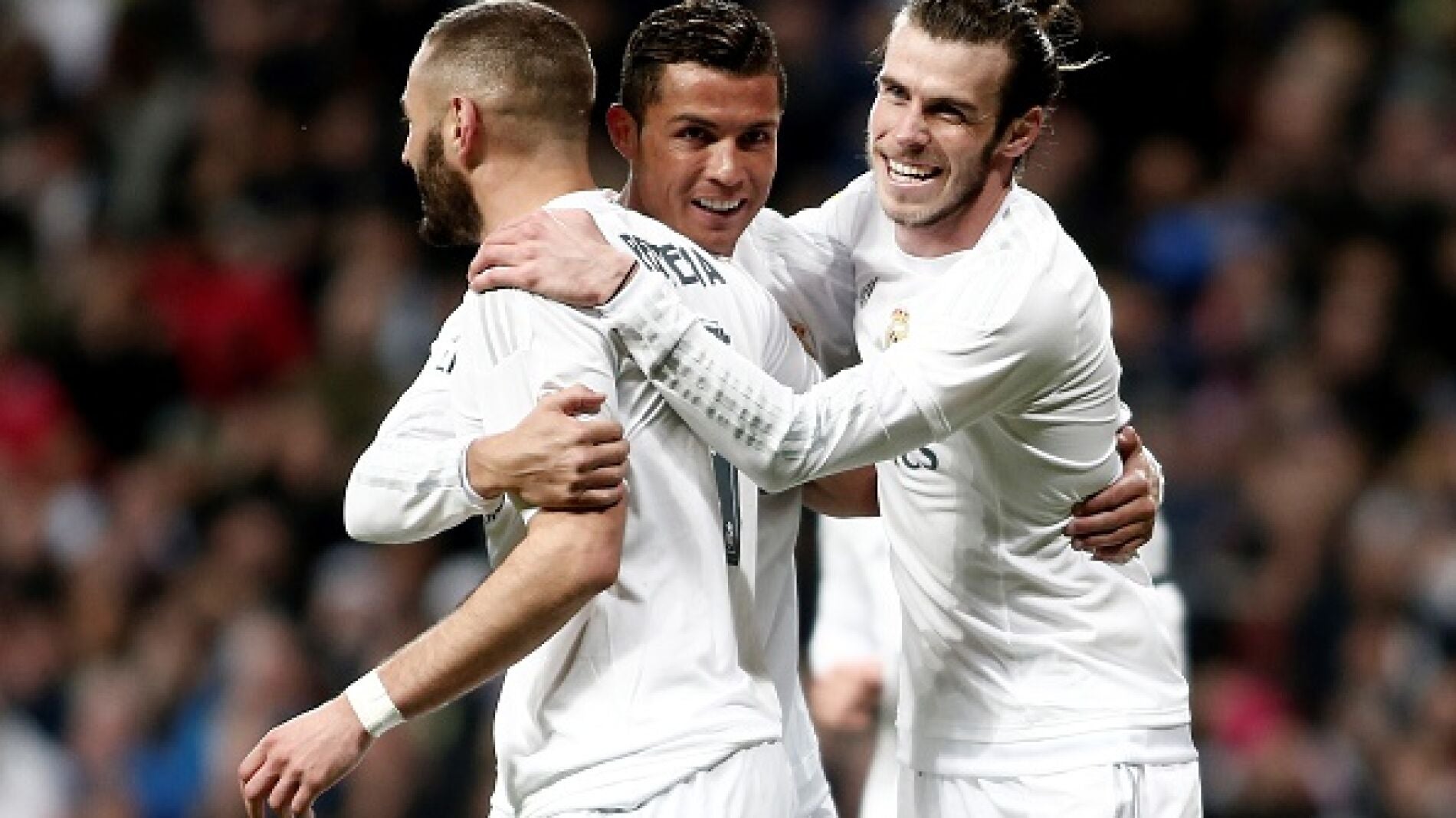 La BBC celebra un gol