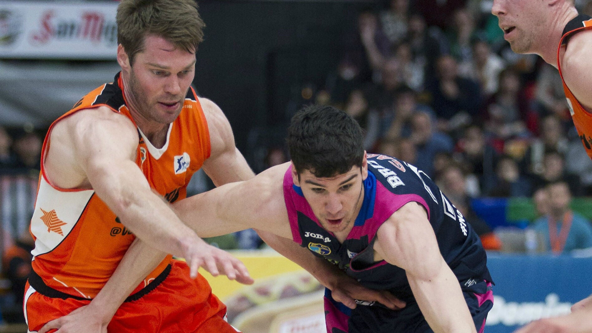 Stefansson presiona a Brizuela