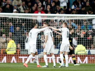 Cristiano, Benzema y Kroos celebran un gol Cristiano, Benzema y Kroos celebran un gol