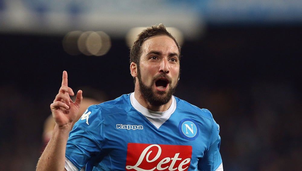 Higuaín celebra su gol ante el Génova.