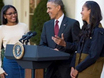 Barack Obama junto a sus hijas Sasha y Malia