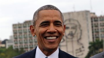 Barack Obama durante la colocación de la ofrenda floral ante el monumento del prócer cubano José Martí