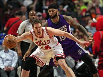 Pau Gasol ante de DeMarcus Cousins