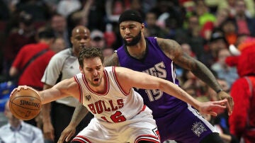 Pau Gasol ante de DeMarcus Cousins