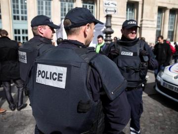 La policía francesa vigila las calles de Francia